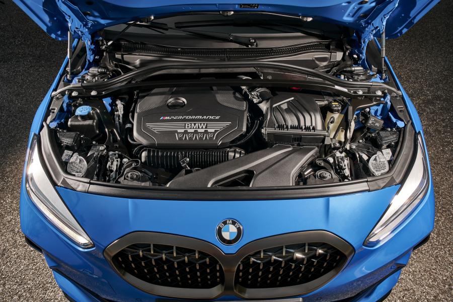 Моторный отсек BMW M135i xDrive (F40) 2019 года  (WW) (фото 170 из 189)